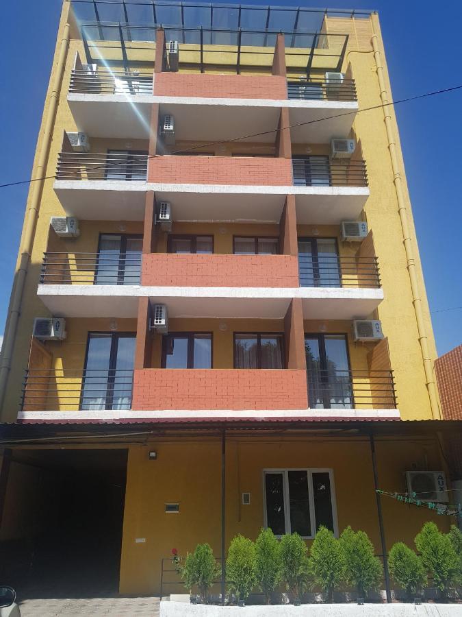 Hotel Lu-Ma Тбилиси Екстериор снимка