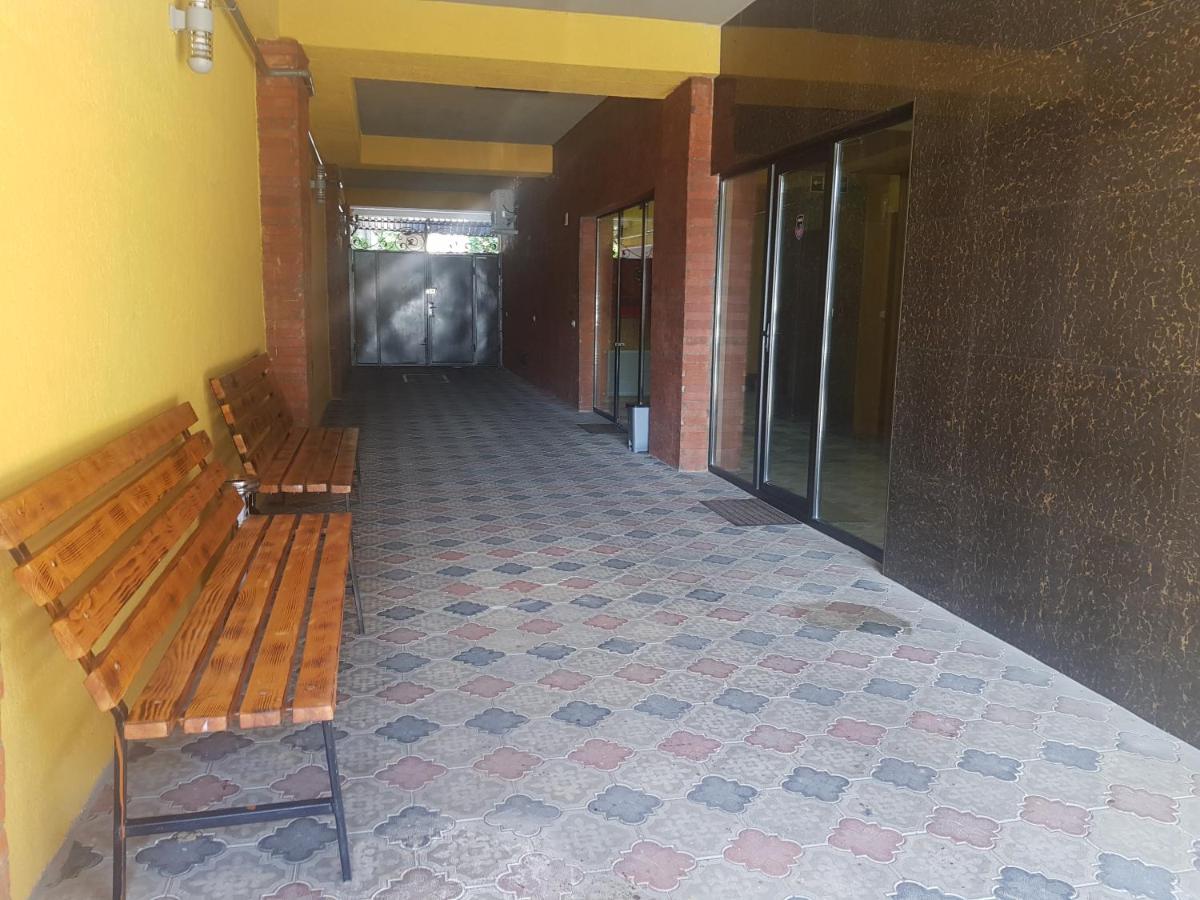 Hotel Lu-Ma Тбилиси Екстериор снимка